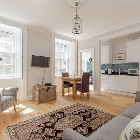 Altido Elegant Georgian 2-Bedrm Apt In Heart Of Old Town Apartamento Edimburgo Exterior foto