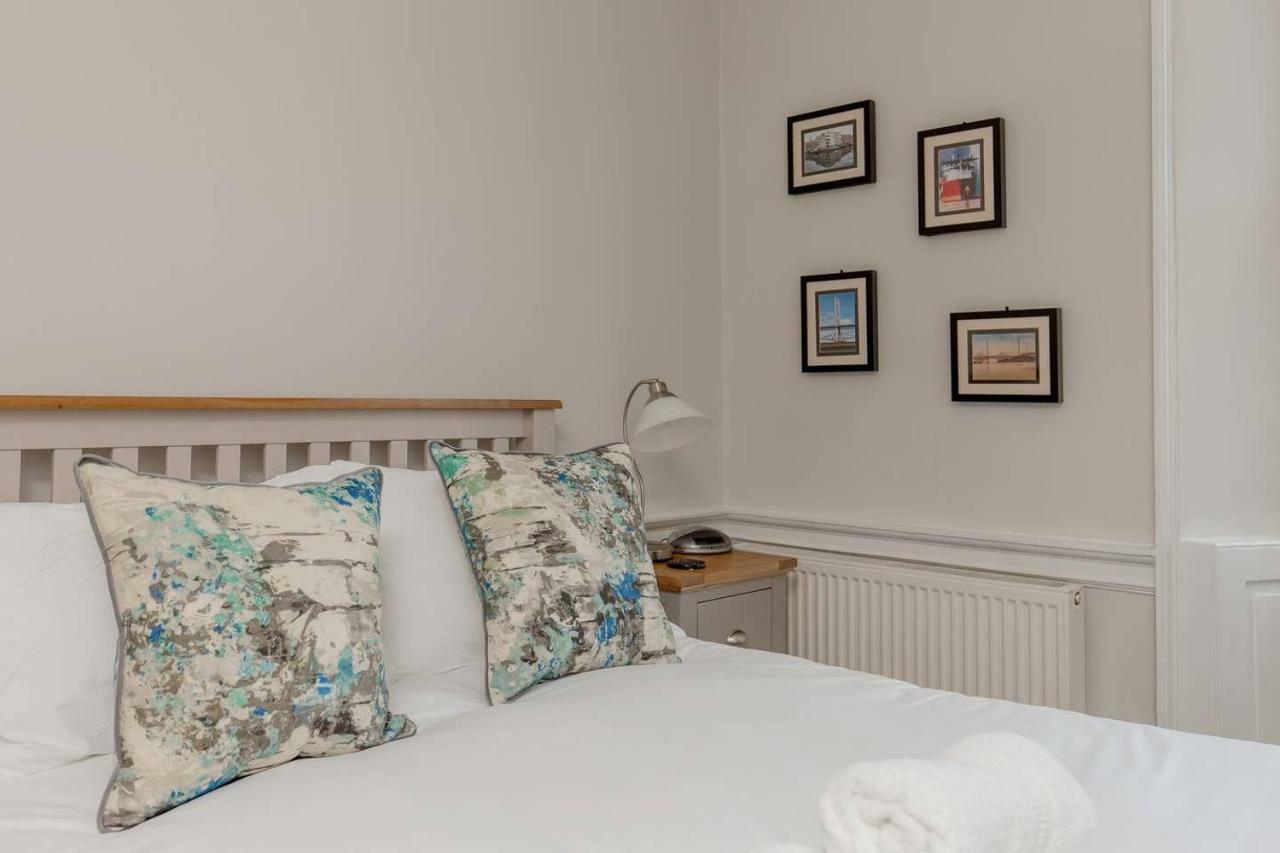 Altido Elegant Georgian 2-Bedrm Apt In Heart Of Old Town Apartamento Edimburgo Exterior foto