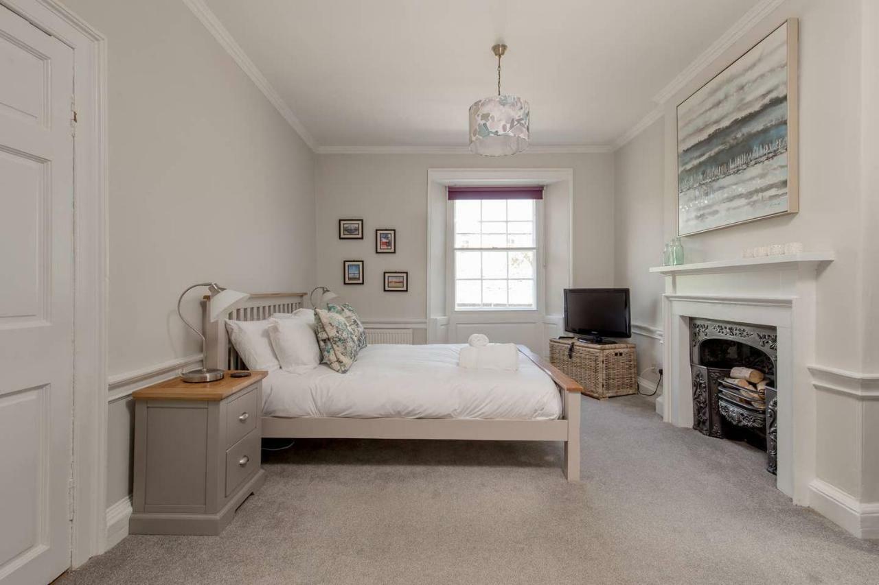 Altido Elegant Georgian 2-Bedrm Apt In Heart Of Old Town Apartamento Edimburgo Exterior foto