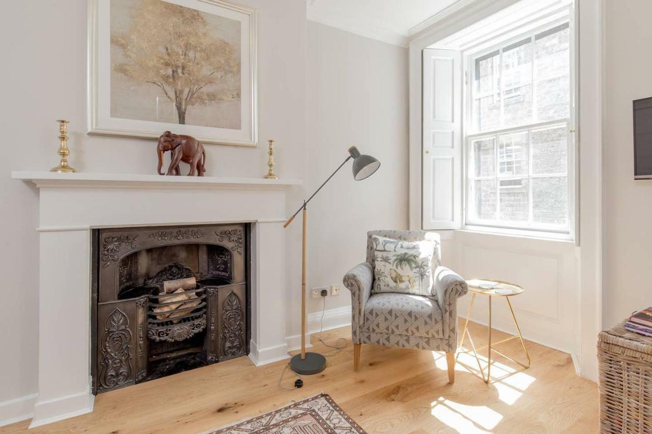 Altido Elegant Georgian 2-Bedrm Apt In Heart Of Old Town Apartamento Edimburgo Exterior foto
