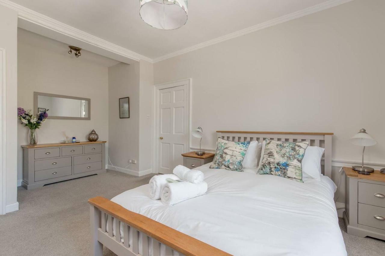 Altido Elegant Georgian 2-Bedrm Apt In Heart Of Old Town Apartamento Edimburgo Exterior foto