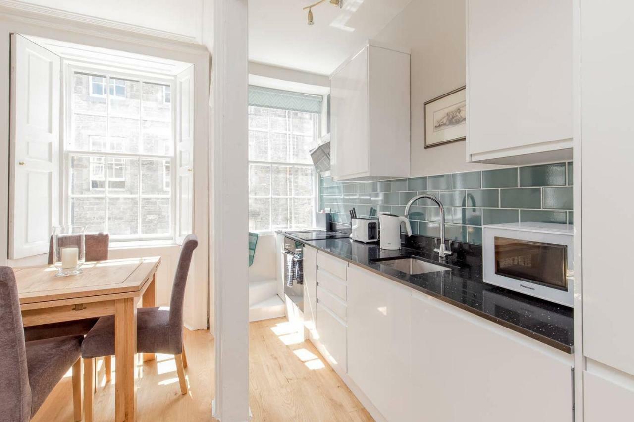Altido Elegant Georgian 2-Bedrm Apt In Heart Of Old Town Apartamento Edimburgo Exterior foto
